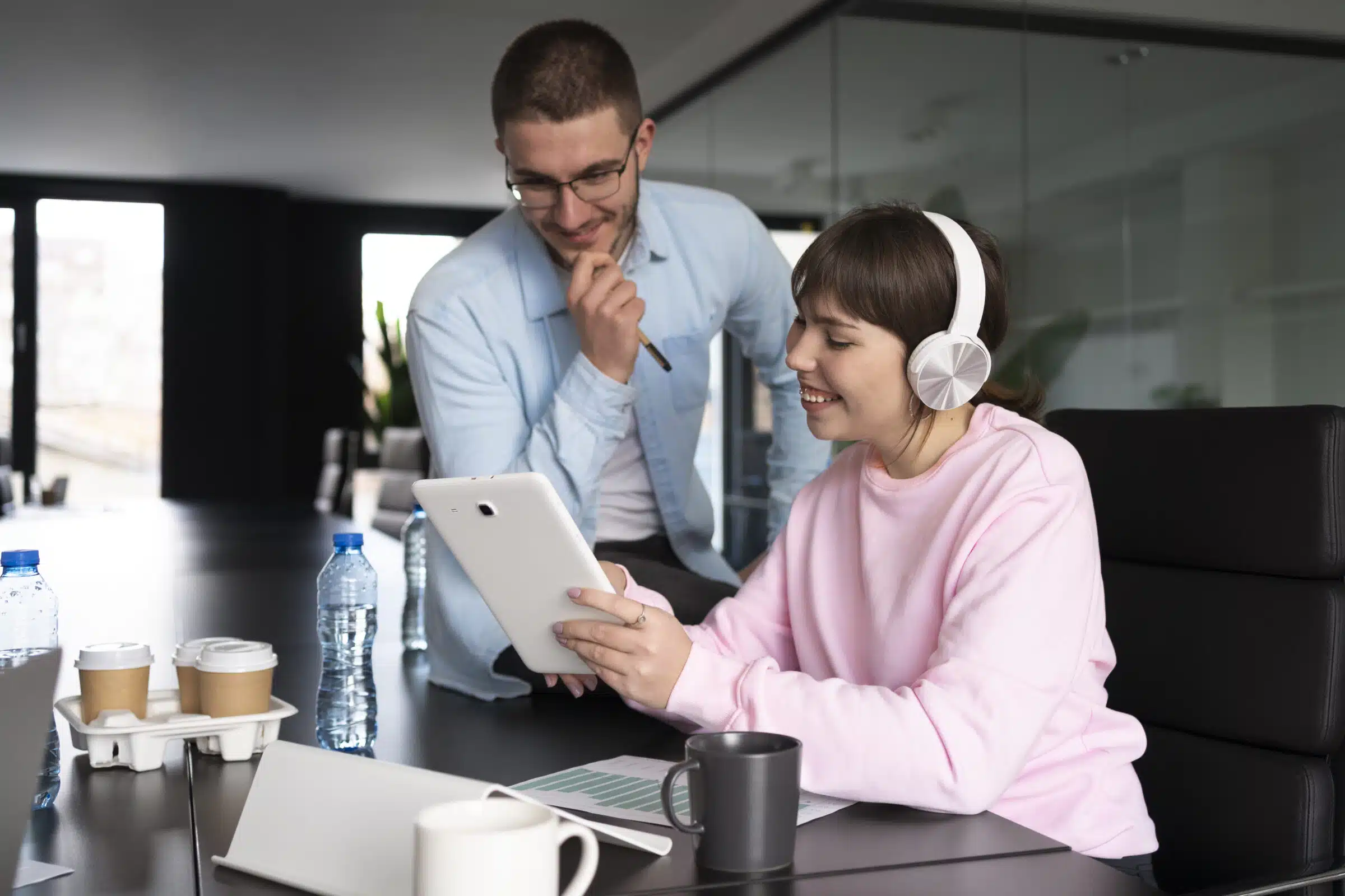office-workers-working-together-as-team
